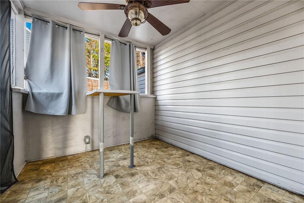 805 Manning Way Southwest Marietta, GA 30064 - Photo 12 of 35 a view of an entryway