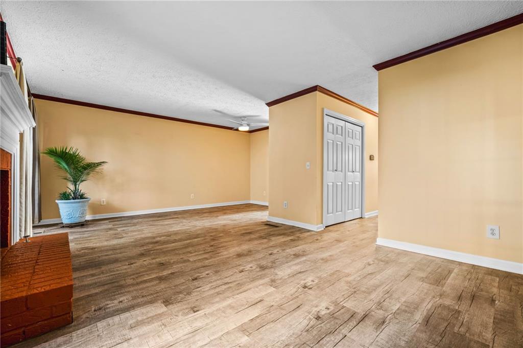 805 Manning Way Southwest Marietta, GA 30064 - Photo 22 of 35 a view of an empty room and window