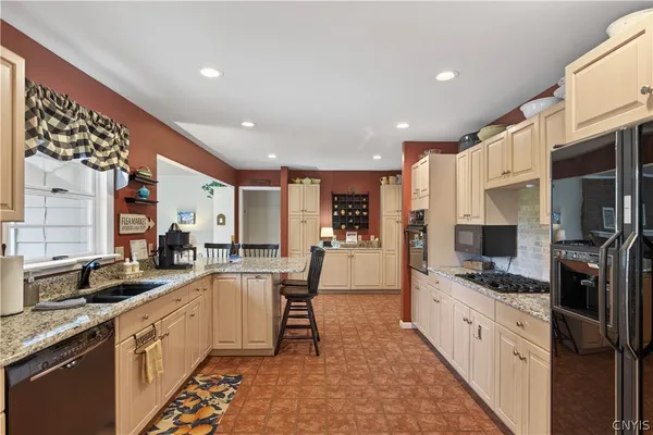 $2,450 | 3862 State Street, Skaneateles, NY 13152