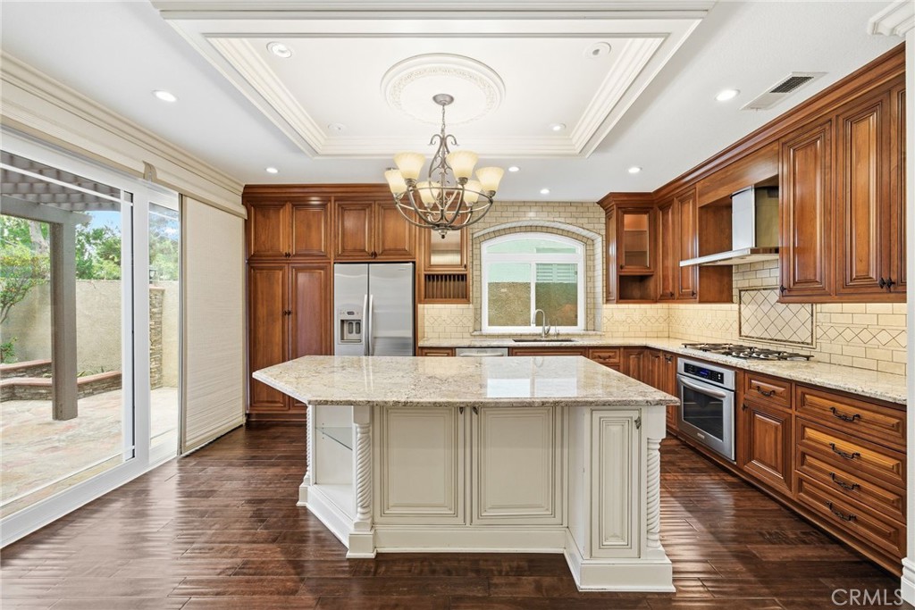 8082 Centerstone Drive Huntington Beach, CA 92646 - Photo 4 of 26 Kitchen