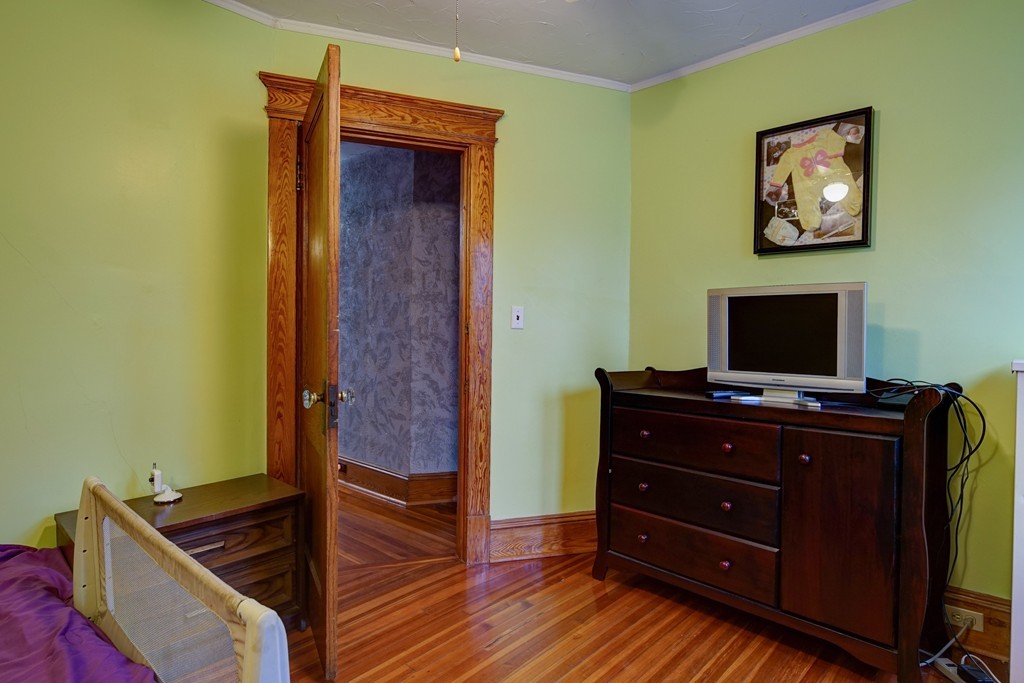 86 Osborne Terrace Springfield, MA 01104 - Photo 23 of 30 a living room with furniture and flat screen tv