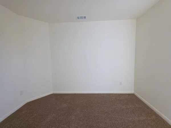 $1,000 | 2002 West 2nd Street, Unit 100, Taylor, TX 76574