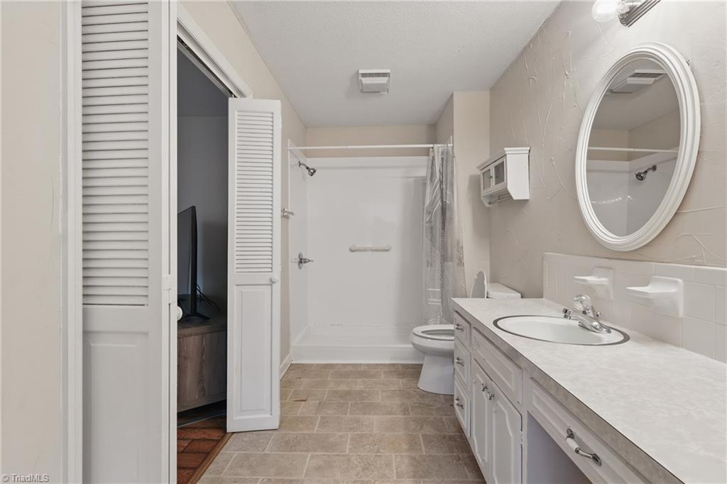 283 Flintshire Road Winston-Salem, NC 27104 - Photo 17 of 29 Gallery Image 17