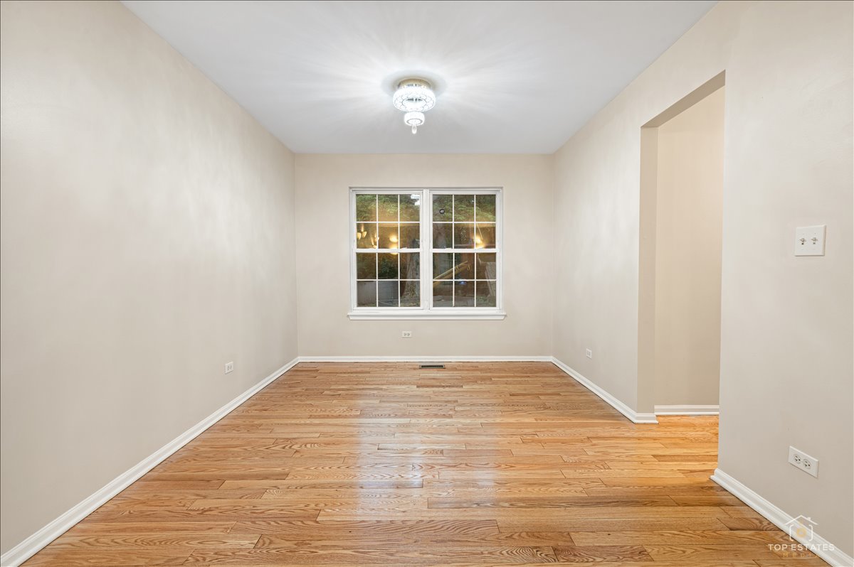 7 Eagle Court Streamwood, IL 60107 - Photo 6 of 31 a view of empty room with windows