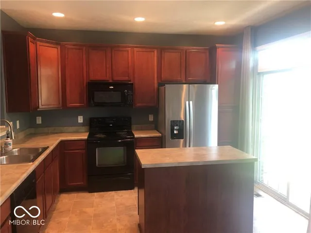 $1,900 | 11705 Chant Lane, Unit 7, Zionsville, IN 46077