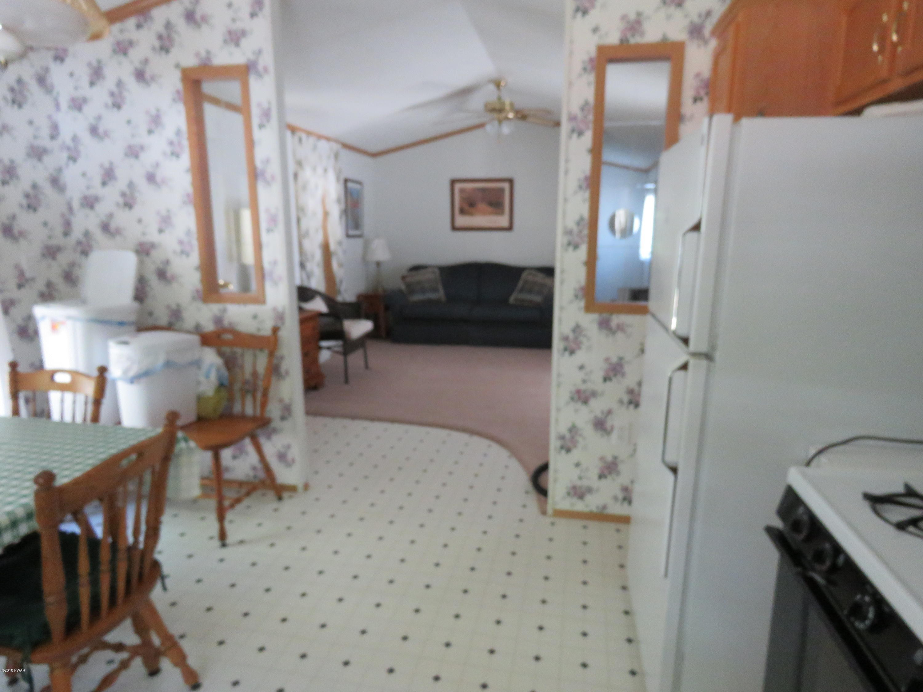 212-4 Upper Park Road Tafton, PA 18464 - Photo 4 of 19