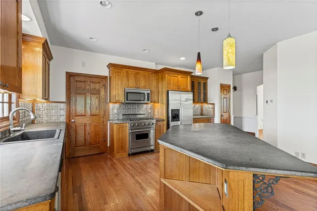 $1,650,000 | 1548 North 800 Road, Baldwin City, KS 66006