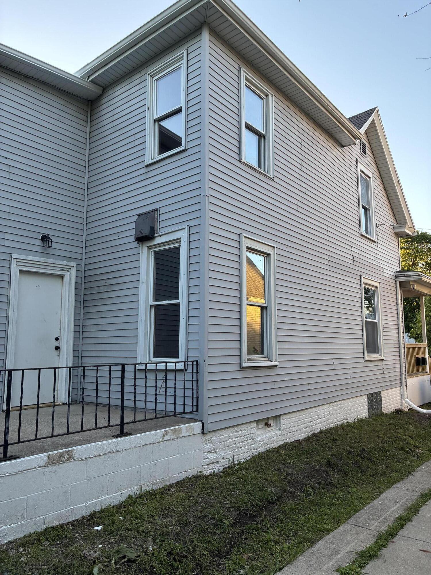 2415 Prospect Street Racine, WI 53404 - Photo 2 of 33 UPPER ENTRANCE
