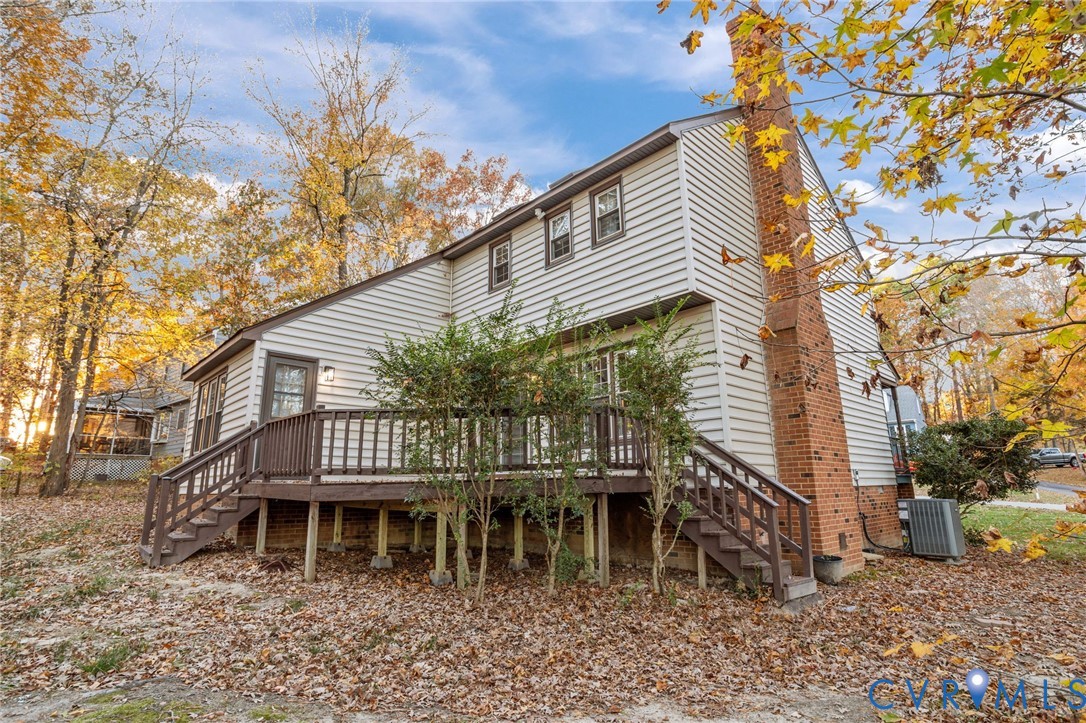 12601 Cottage Mill Road Midlothian, VA 23114 - Photo 14 of 50 a front view of a house with a garden