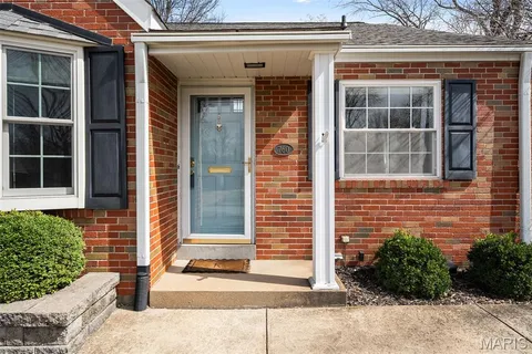$474,900 | 760 Glenway Drive, Glendale, MO 63122