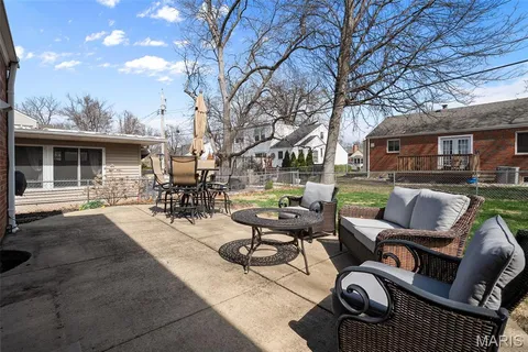 $474,900 | 760 Glenway Drive, Glendale, MO 63122