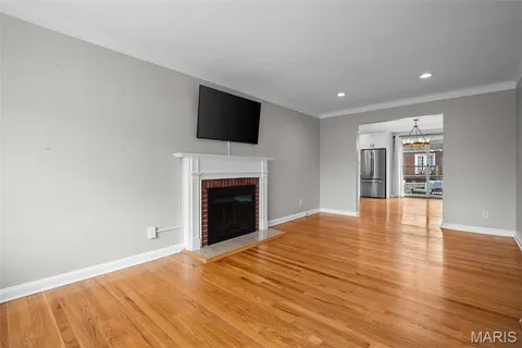 $474,900 | 760 Glenway Drive, Glendale, MO 63122