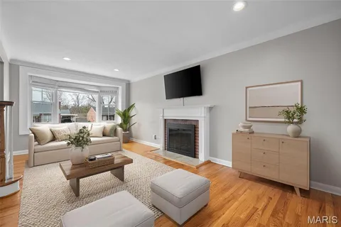 $474,900 | 760 Glenway Drive, Glendale, MO 63122