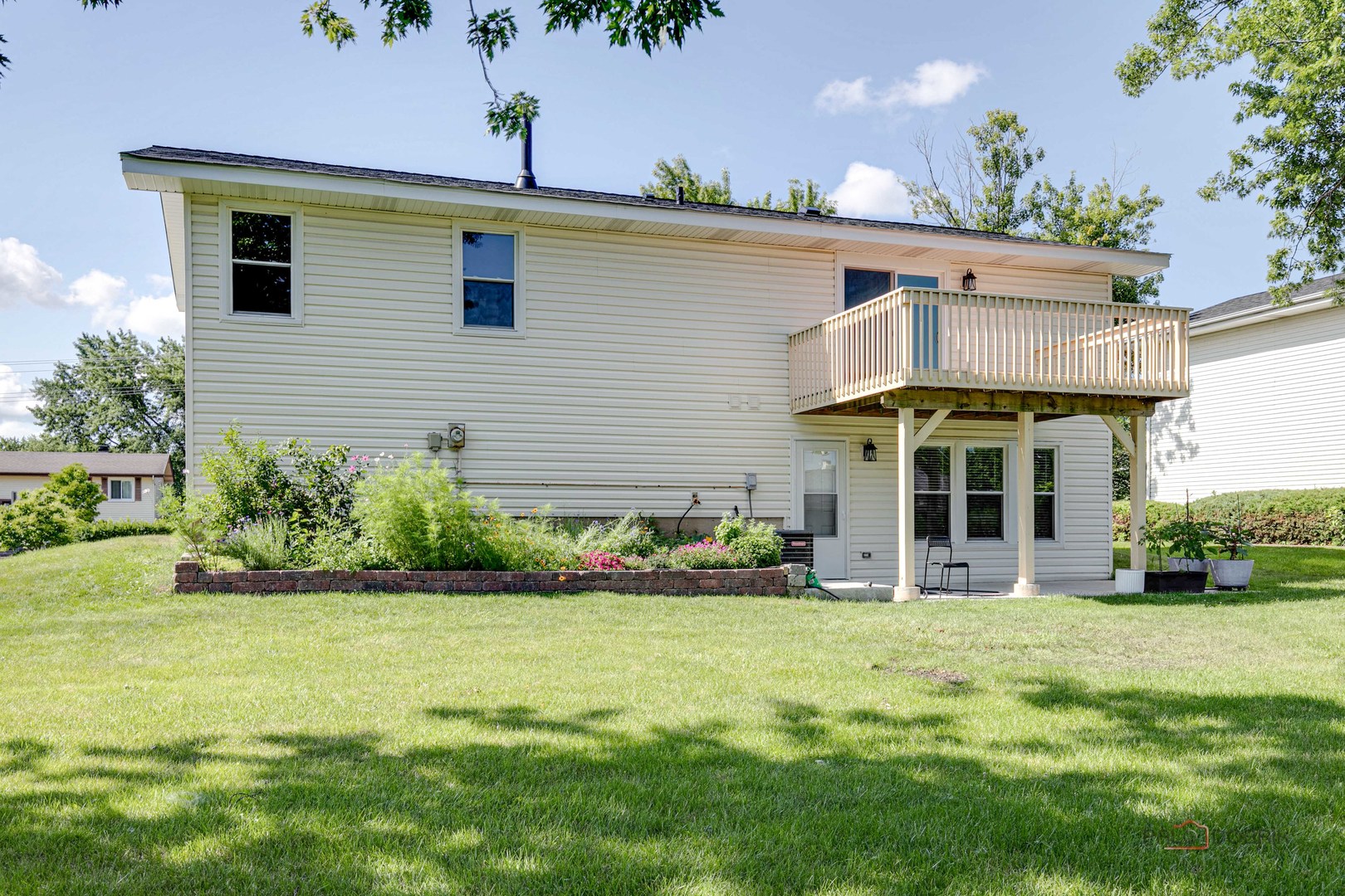1030 Hassell Road Hoffman Estates, IL 60169 - Photo 29 of 35 a front view of a house with a yard