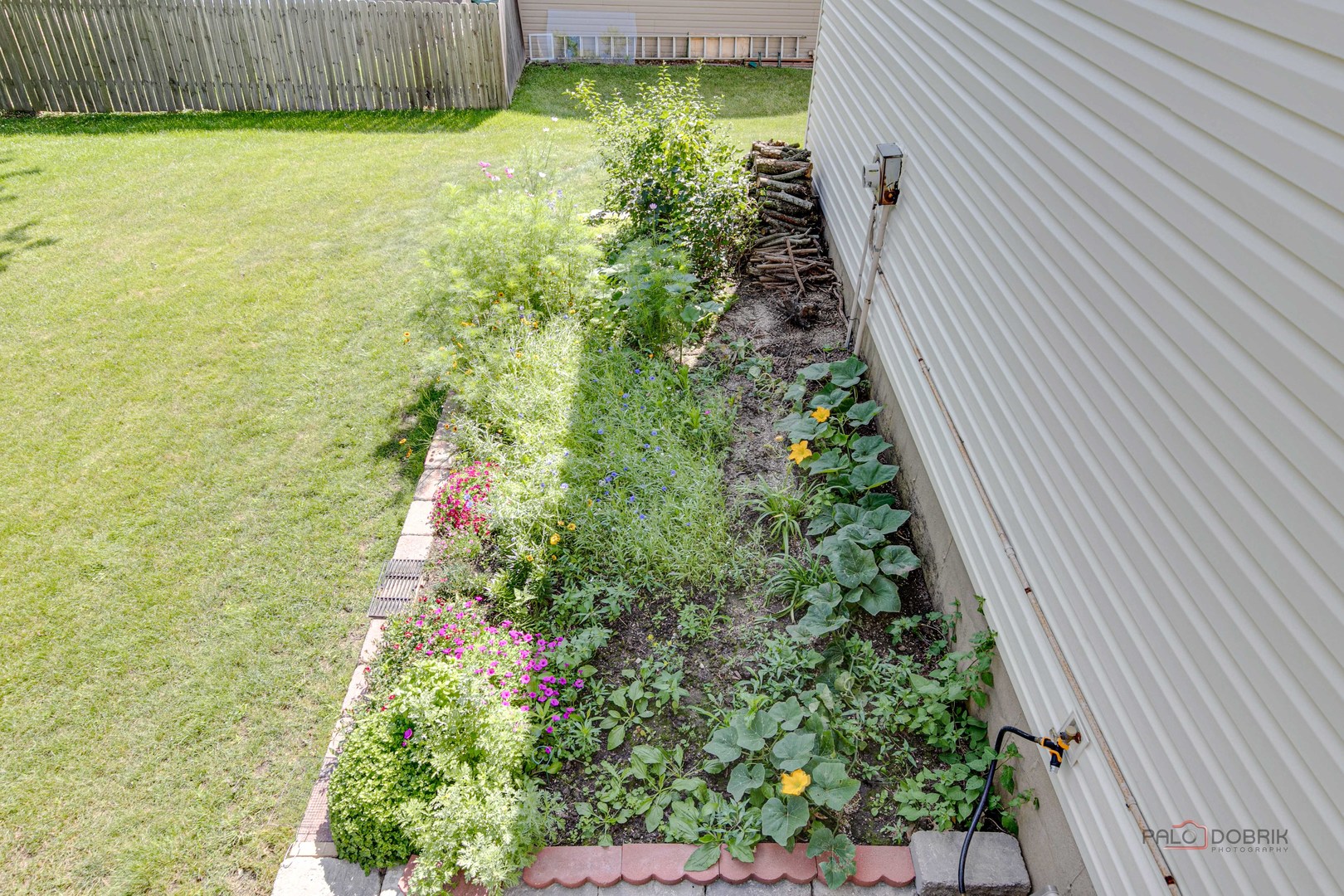 1030 Hassell Road Hoffman Estates, IL 60169 - Photo 34 of 35 a view of a garden