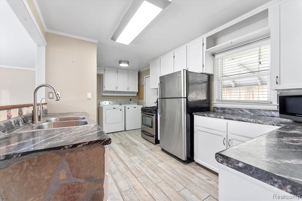 25952 Power Road Farmington Hills, MI 48336 - Photo 6 of 23