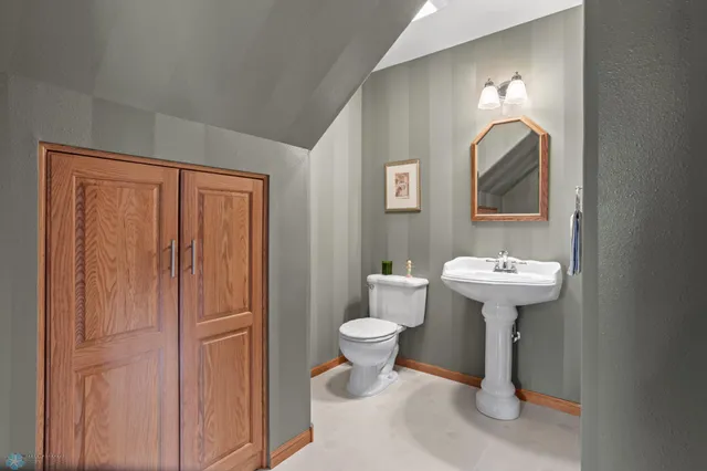 $1,200,000 | 6435 172nd Avenue Southeast, Colfax, ND 58018