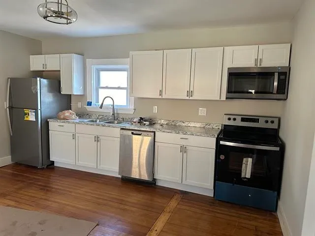 $2,250 | 449 West River Road, Unit 1, Hooksett, NH 03106