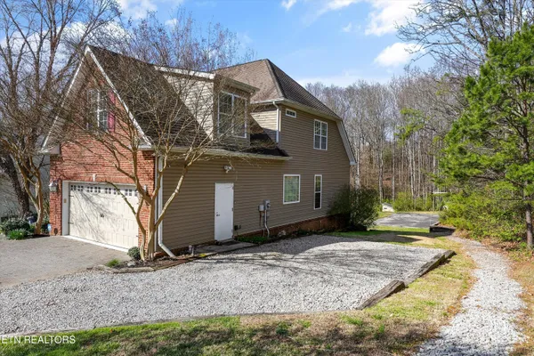 $750,000 | 8127 Campbells Point Road, Corryton, TN 37721