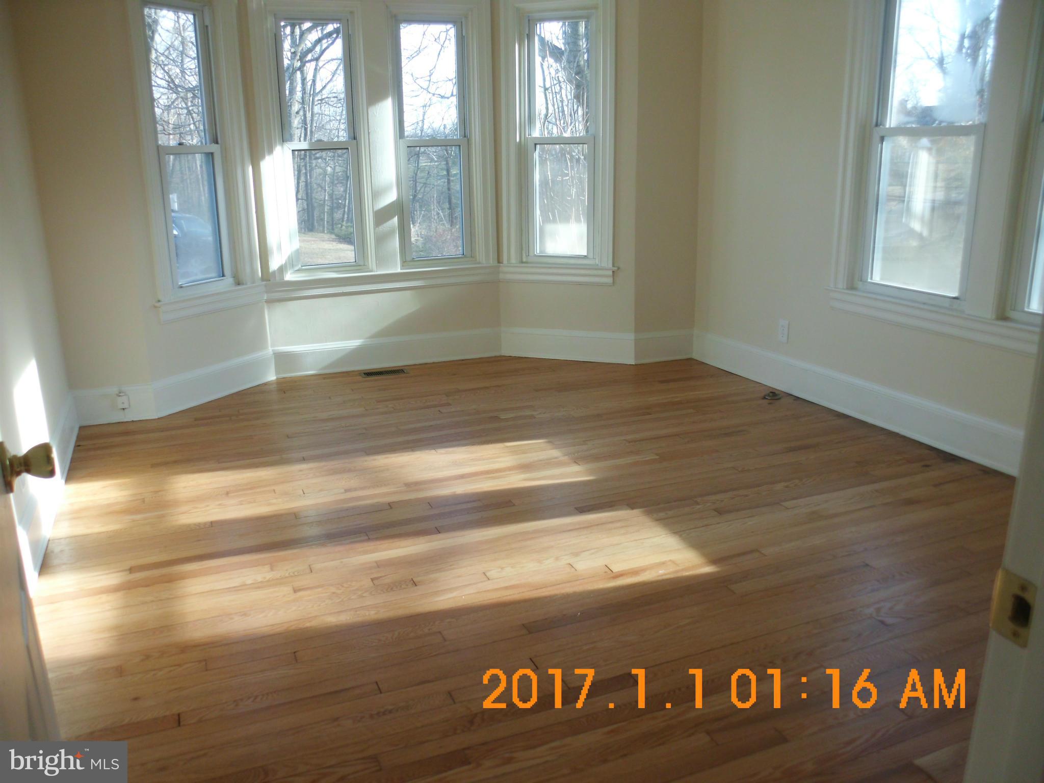 8016 Brooklyn Bridge Road Laurel, MD 20707 - Photo 13 of 30 Living Room