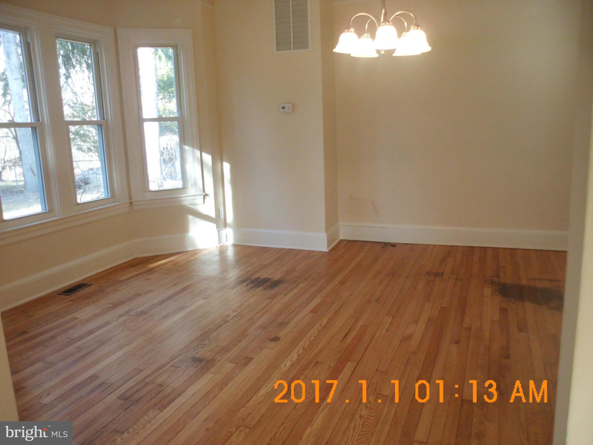 8016 Brooklyn Bridge Road Laurel, MD 20707 - Photo 7 of 30 Living Room