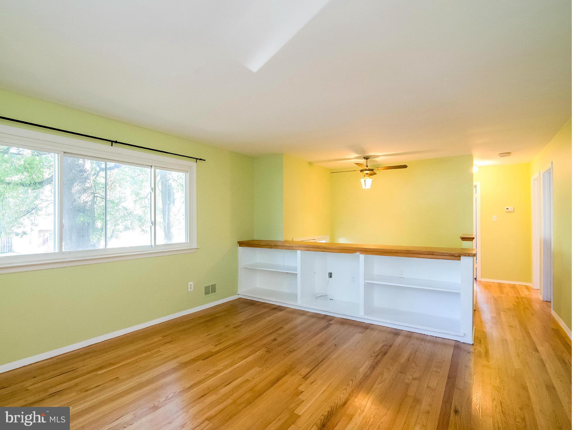 1919 Potomac Road Edgewater, MD 21037 - Photo 4 of 25 Living Room