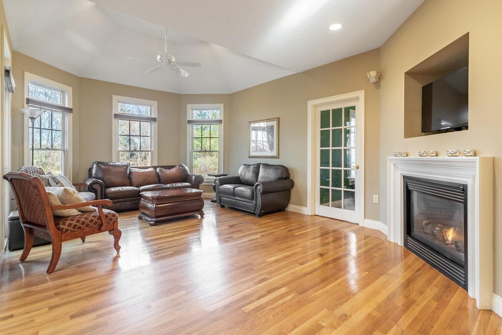 8 Bayns Hill Road Boxford, MA 01921 - Photo 14 of 32