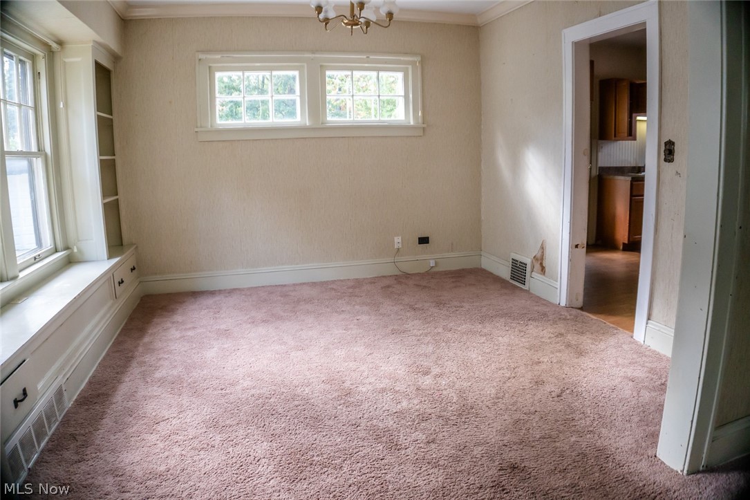 926 Montford Road Cleveland, OH 44121 - Photo 7 of 13