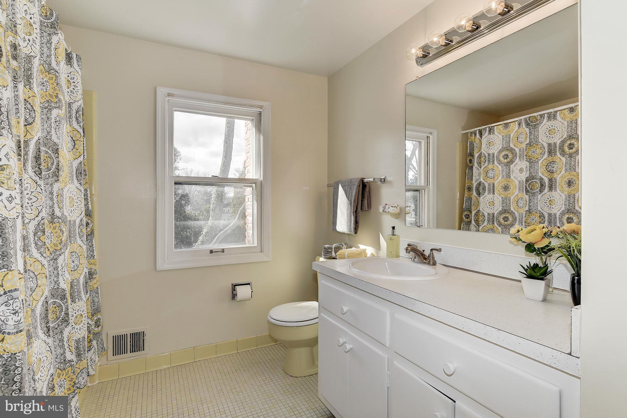 10816 Old Coach Road Potomac, MD 20854 - Photo 23 of 27 Bath
