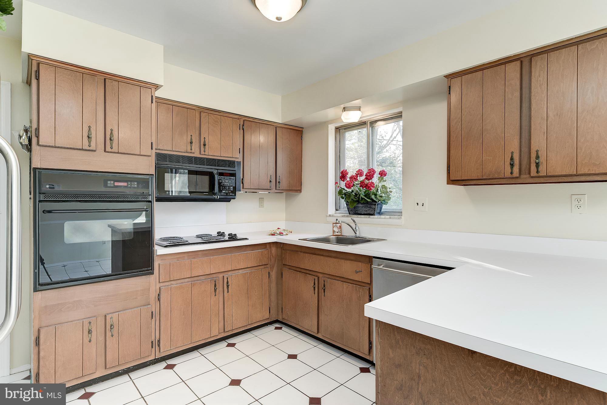 10816 Old Coach Road Potomac, MD 20854 - Photo 8 of 27 Kitchen