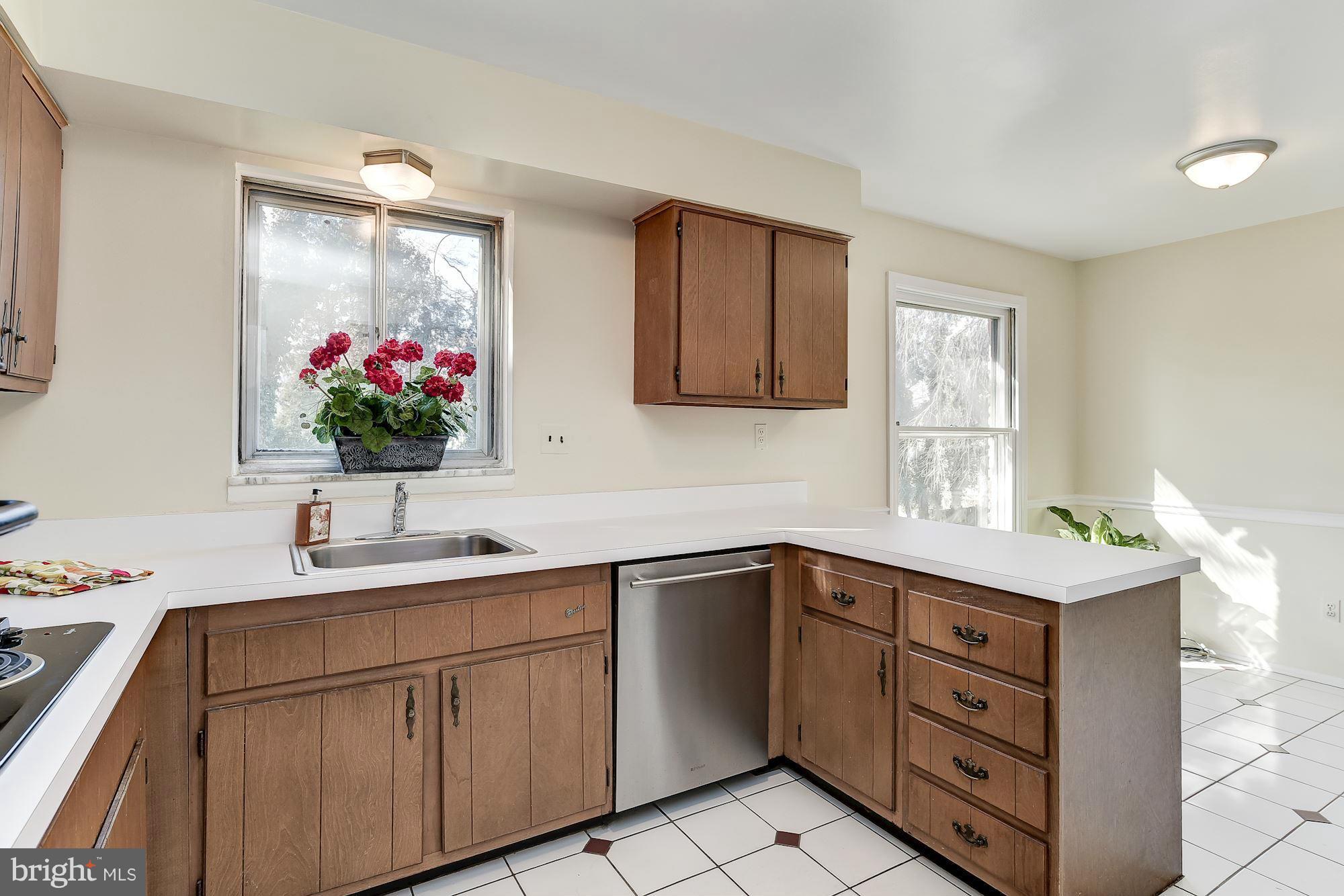 10816 Old Coach Road Potomac, MD 20854 - Photo 9 of 27 Kitchen