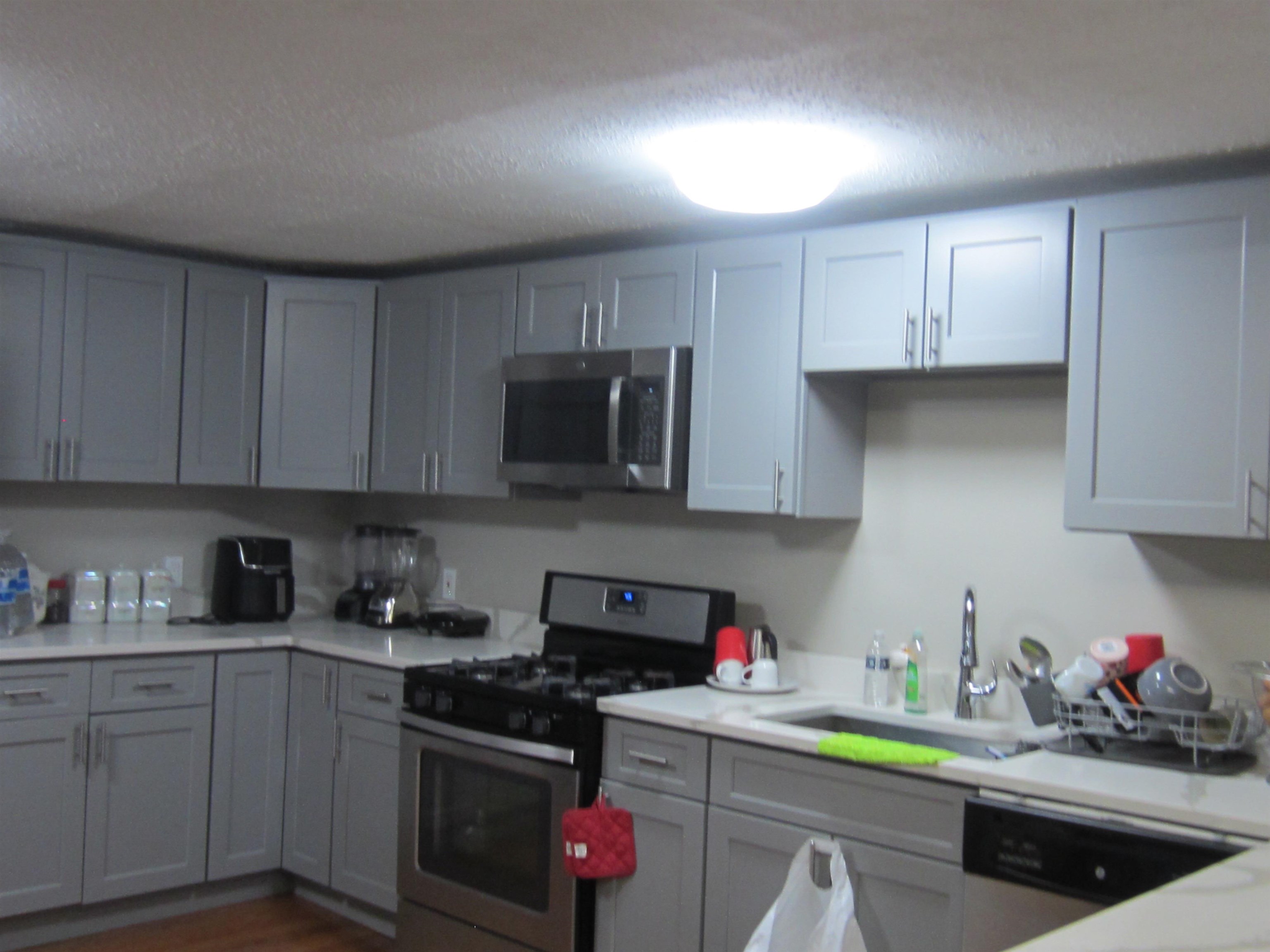 162 Central Street Manchester, NH 03103 - Photo 2 of 15