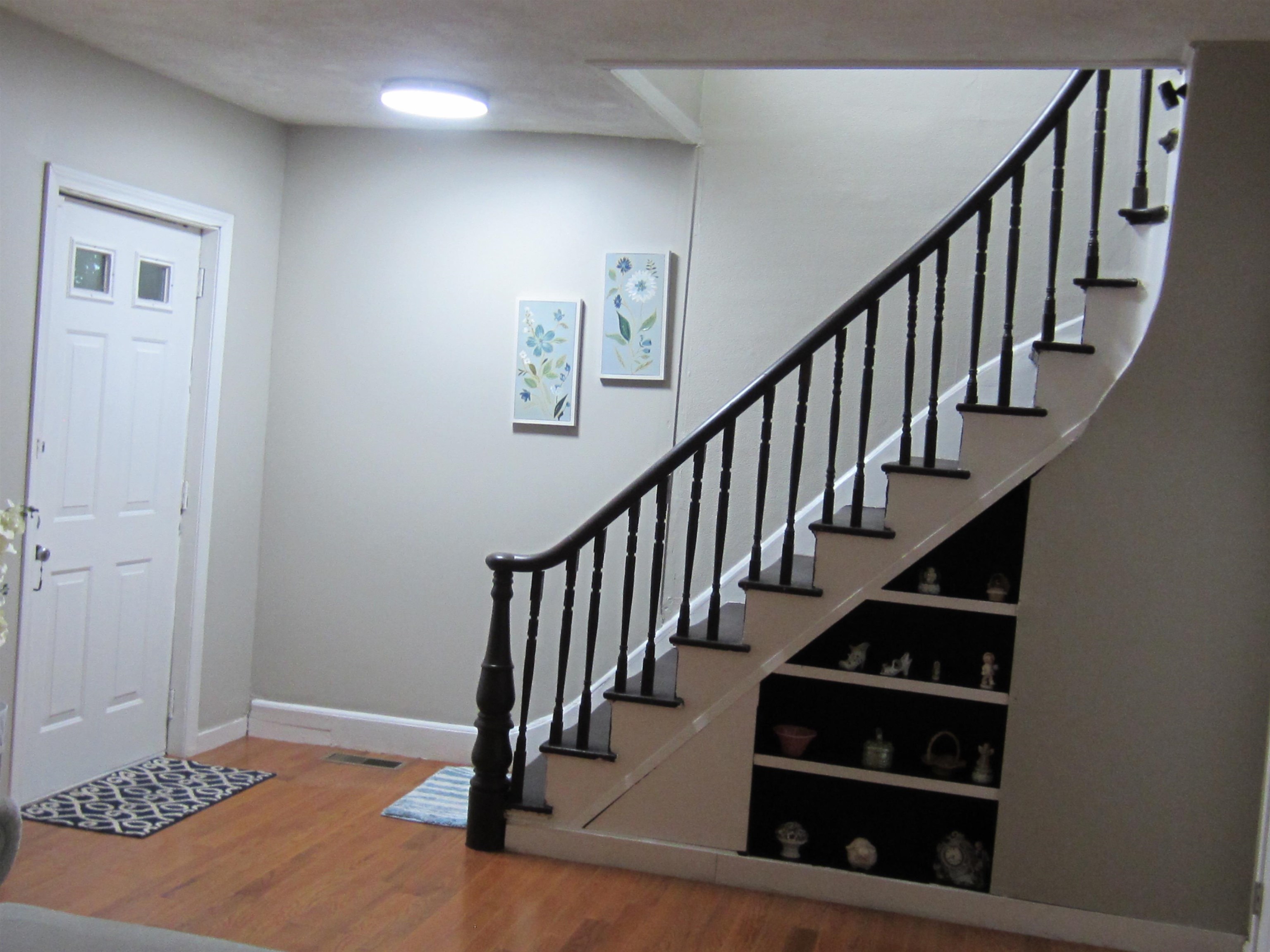 162 Central Street Manchester, NH 03103 - Photo 5 of 15