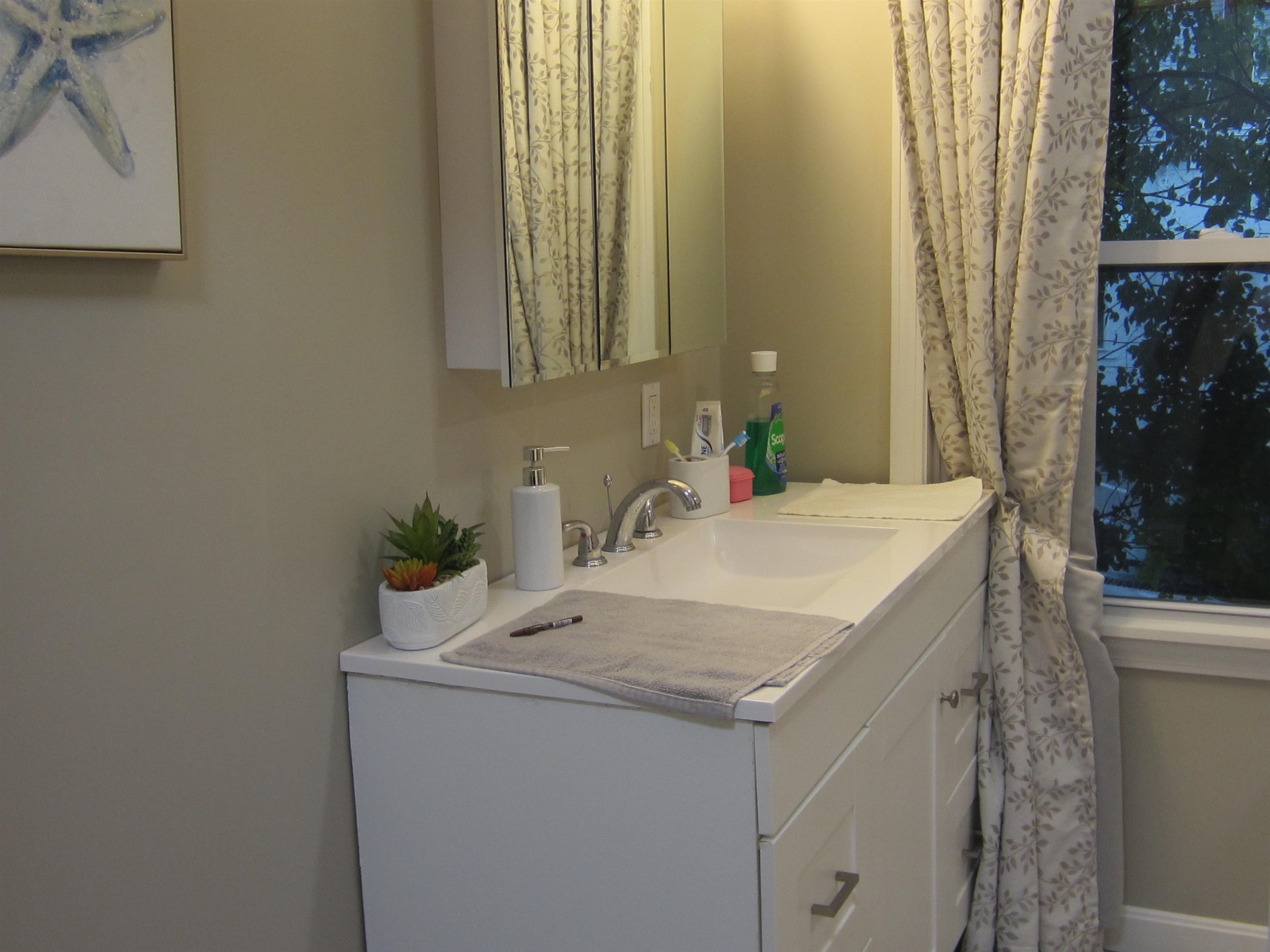 162 Central Street Manchester, NH 03103 - Photo 9 of 15