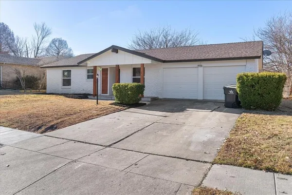 $260,000 | 706 North Hunters Glen Circle, Arlington, TX 76015