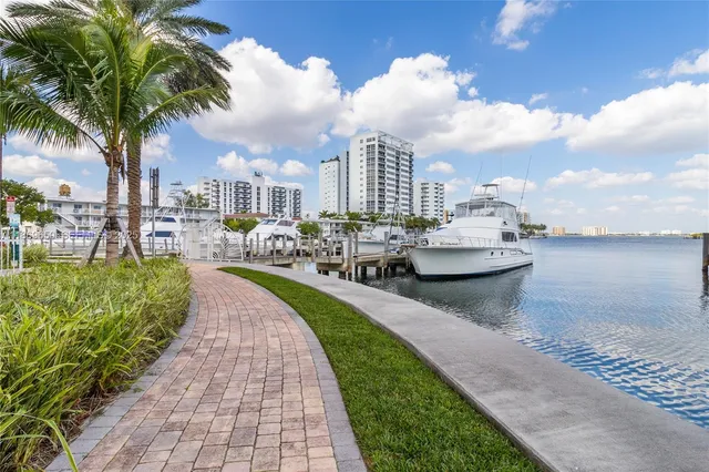 $4,800 | 7900 Harbor Island Drive, Unit 712, North Bay Village, FL 33141