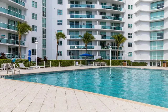 $4,800 | 7900 Harbor Island Drive, Unit 712, North Bay Village, FL 33141