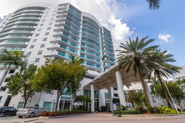 $4,800 | 7900 Harbor Island Drive, Unit 712, North Bay Village, FL 33141