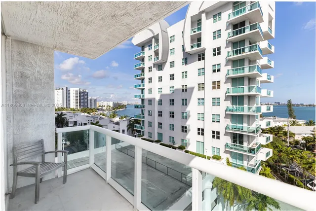 $4,800 | 7900 Harbor Island Drive, Unit 712, North Bay Village, FL 33141