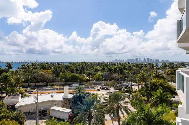 $4,800 | 7900 Harbor Island Drive, Unit 712, North Bay Village, FL 33141