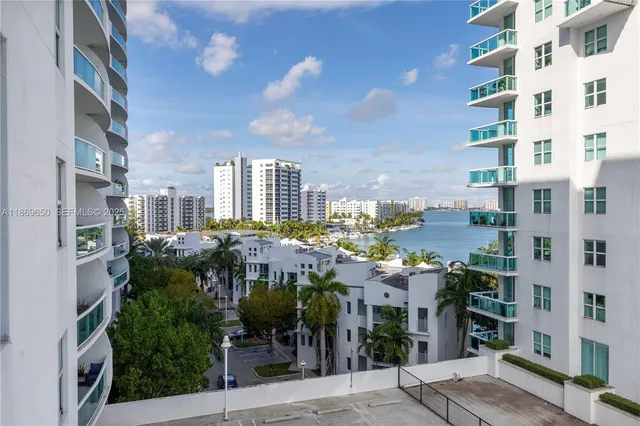 $4,800 | 7900 Harbor Island Drive, Unit 712, North Bay Village, FL 33141