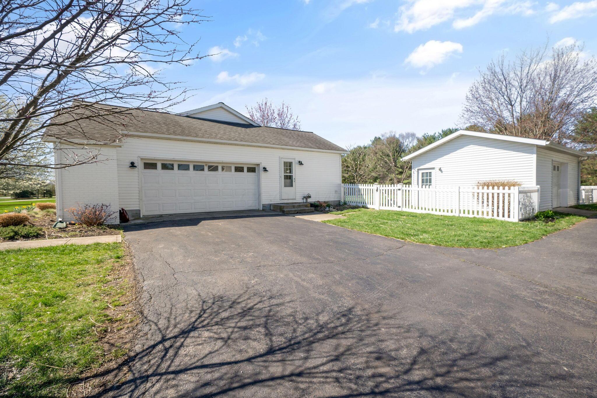3984 Liberty Road Delaware, OH 43015 - Photo 38 of 48 Garage