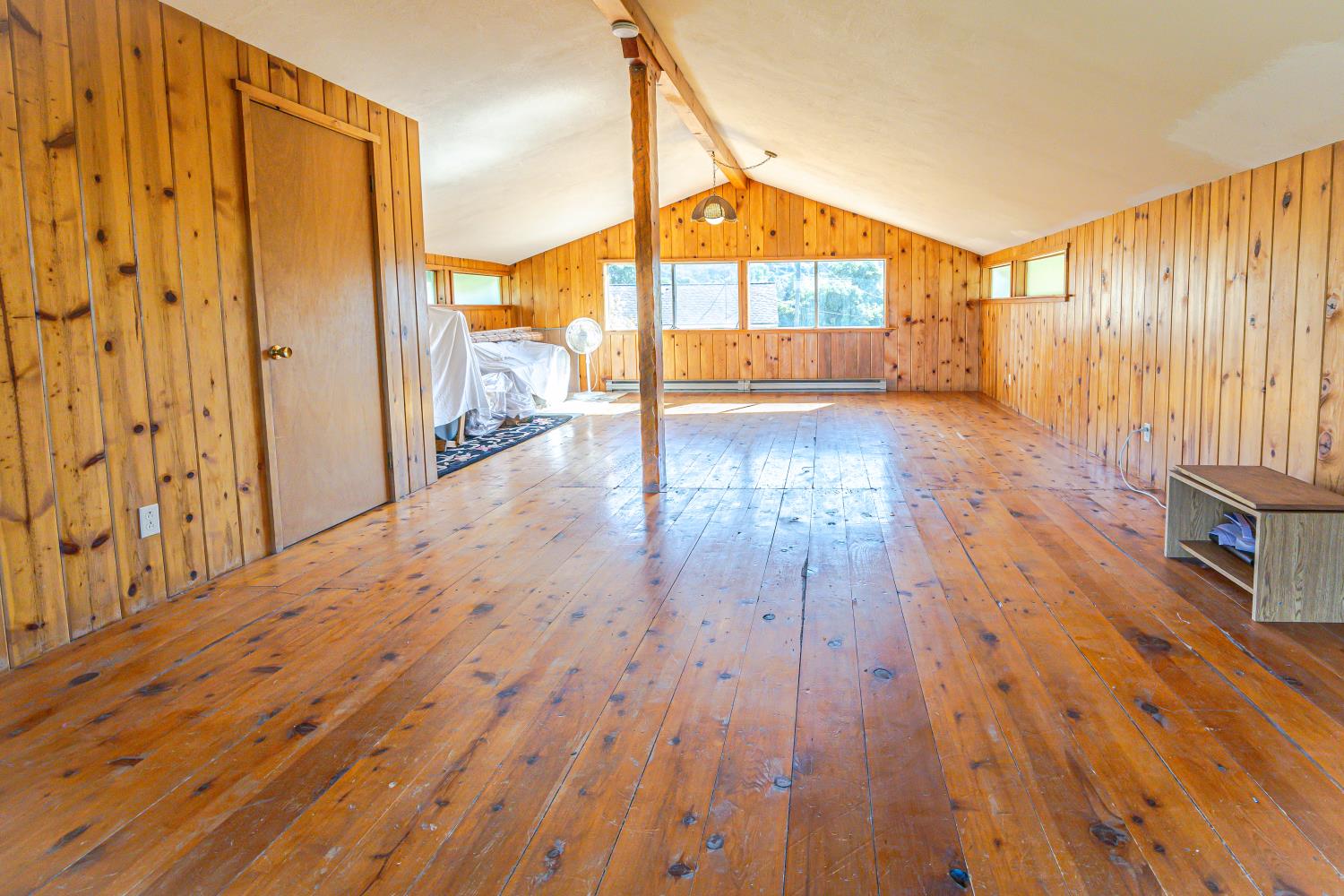 34107 Memory Lane Coarsegold, CA 93614 - Photo 18 of 46 a view of entryway with wooden floor