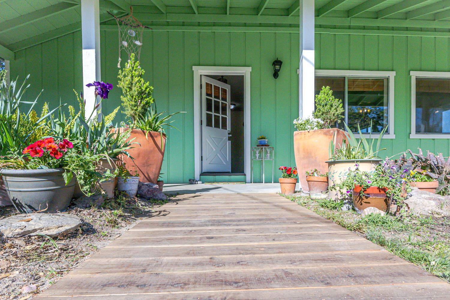 34107 Memory Lane Coarsegold, CA 93614 - Photo 3 of 46 a front view of a house
