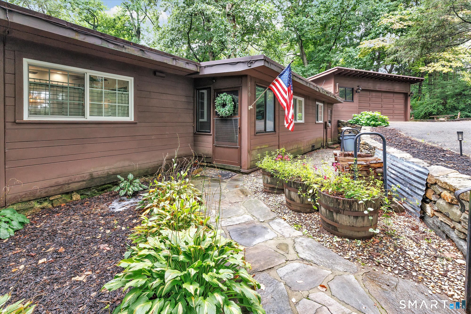 190 Beaver Dam Access Road Stratford, CT 06614 - Photo 5 of 38 Gallery Image 5