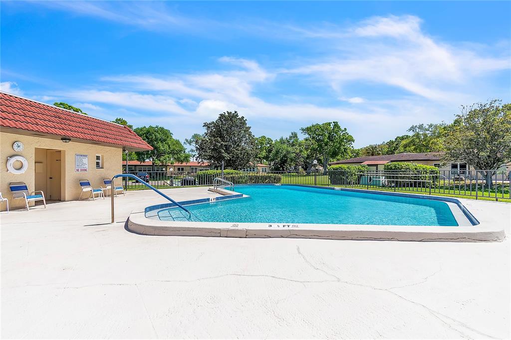 12200 Vonn Road, Unit 2206 Largo, FL 33774 - Photo 60 of 60 a view of a basket ball ground