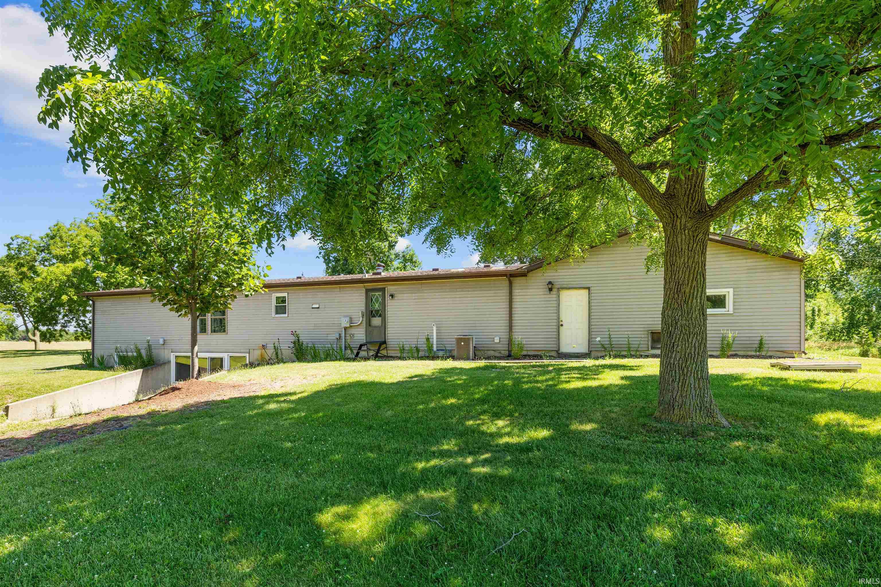 17625 Lochner Road Leo, IN 46765 - Photo 5 of 32