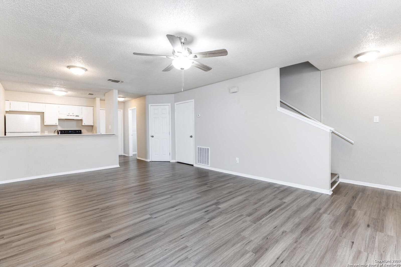 554 Dukeway Universal City, TX 78148 - Photo 8 of 19