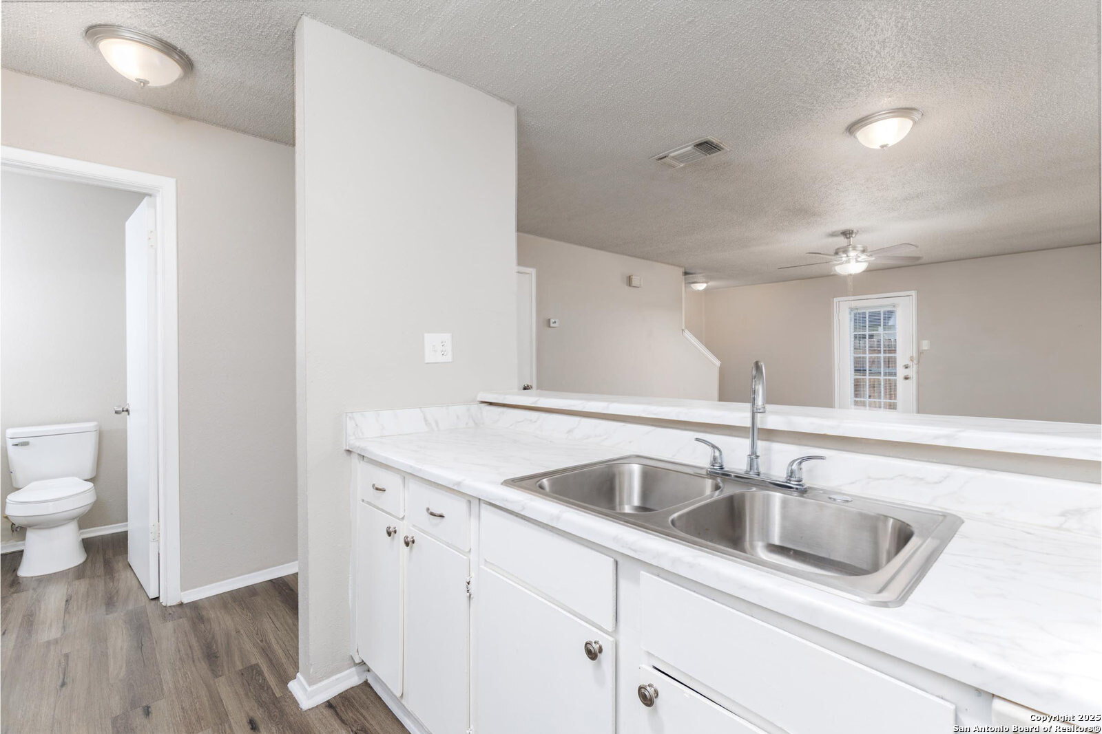 554 Dukeway Universal City, TX 78148 - Photo 10 of 19