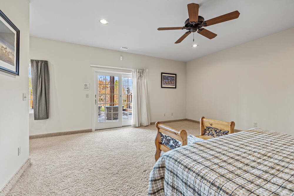 24624 Schaupp Road Klamath Falls, OR 97603 - Photo 50 of 62 24624SchauppRd.-Interiors-30